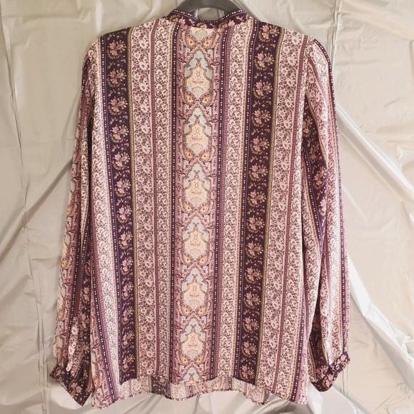 Violet & Claire Dress Blouse V Neck Tie Lapel Long Sleeve Button Wrist 091 - Picture 2 of 5